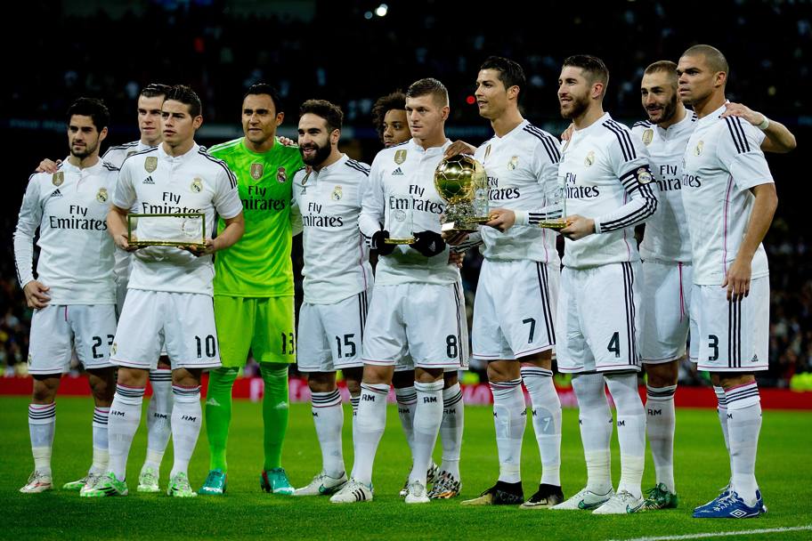 Foto di gruppo del Real Madrid prima della partita contro l’Atletico (Getty)